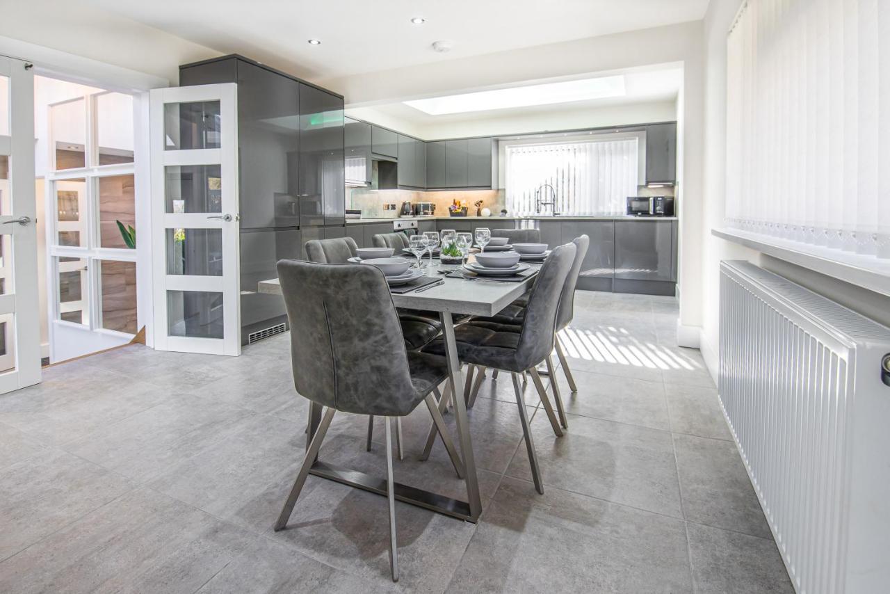 Luxury Property With Hot Tub And Sea Views Oystermouth 외부 사진