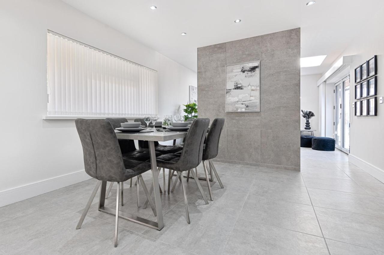 Luxury Property With Hot Tub And Sea Views Oystermouth 외부 사진