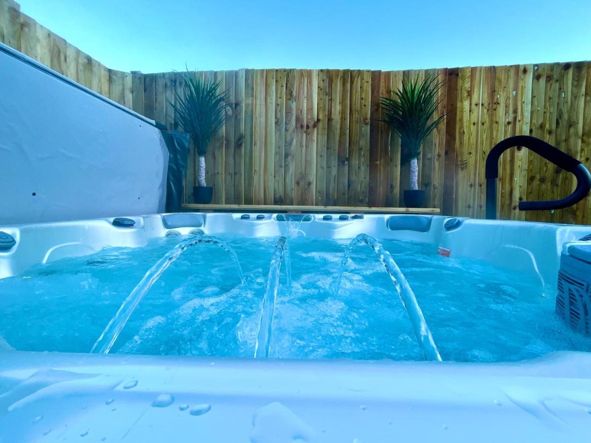Luxury Property With Hot Tub And Sea Views Oystermouth 외부 사진