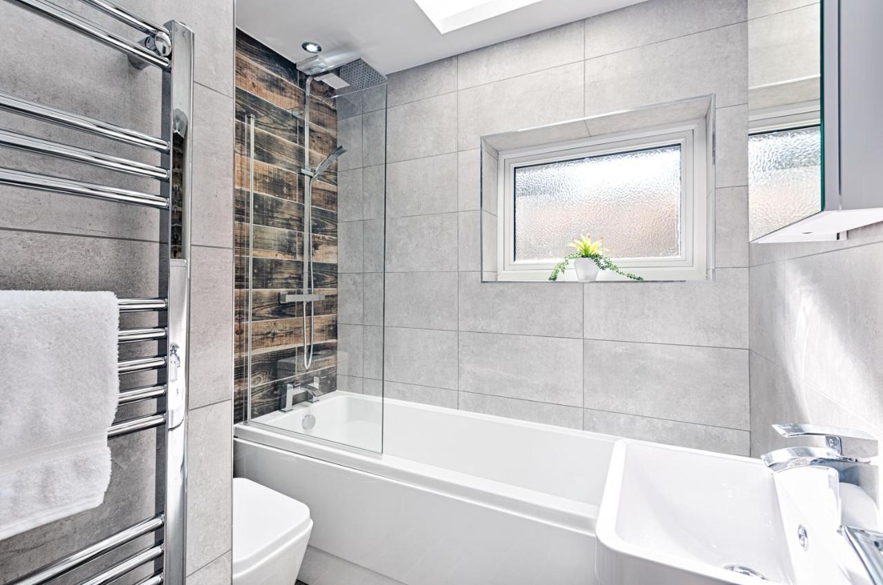 Luxury Property With Hot Tub And Sea Views Oystermouth 외부 사진