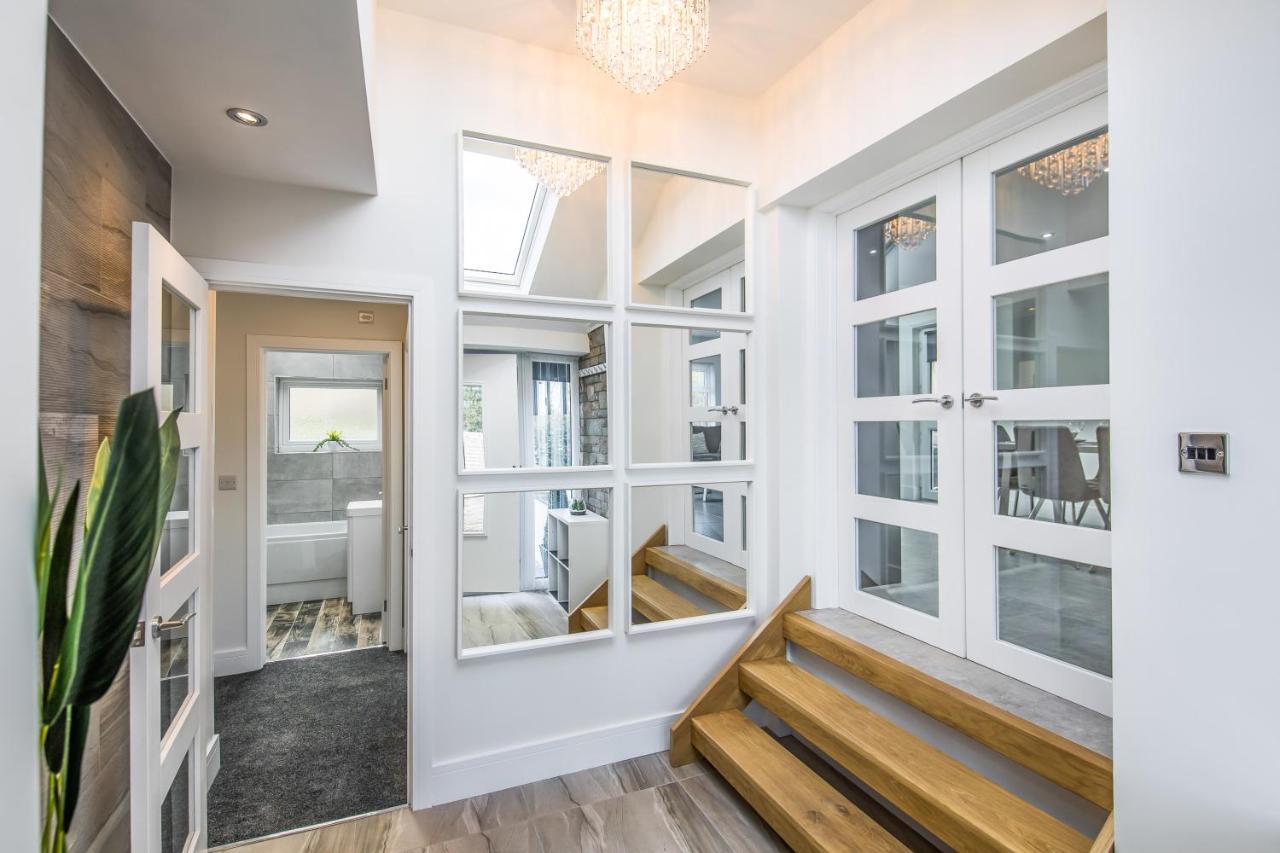 Luxury Property With Hot Tub And Sea Views Oystermouth 외부 사진