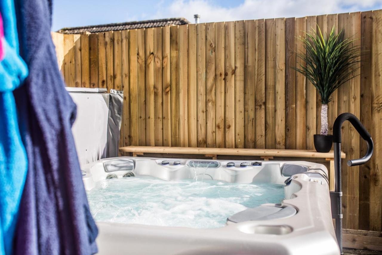 Luxury Property With Hot Tub And Sea Views Oystermouth 외부 사진