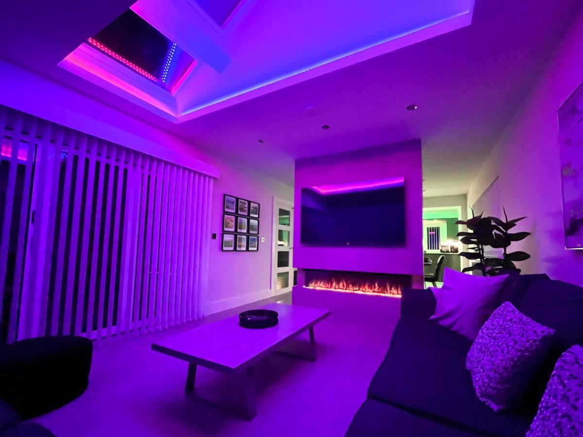 Luxury Property With Hot Tub And Sea Views Oystermouth 외부 사진
