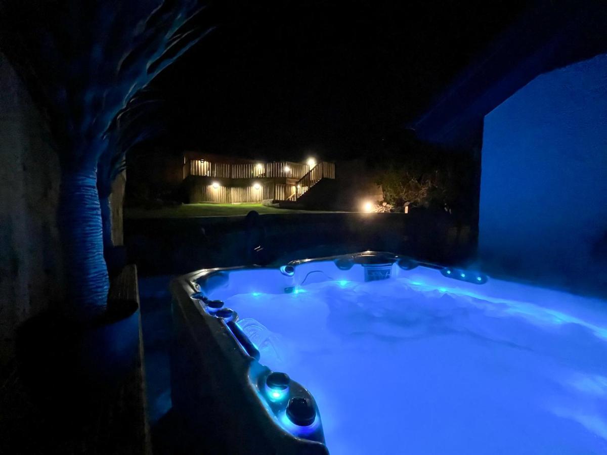 Luxury Property With Hot Tub And Sea Views Oystermouth 외부 사진