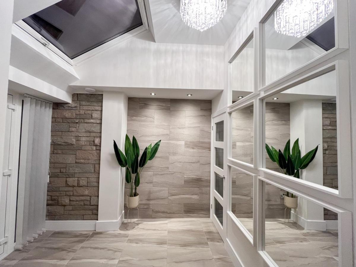 Luxury Property With Hot Tub And Sea Views Oystermouth 외부 사진