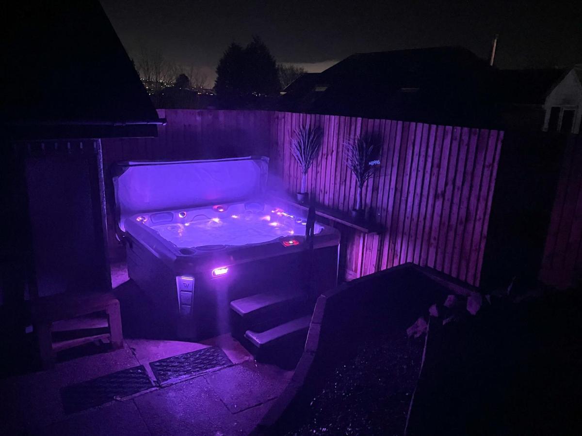 Luxury Property With Hot Tub And Sea Views Oystermouth 외부 사진