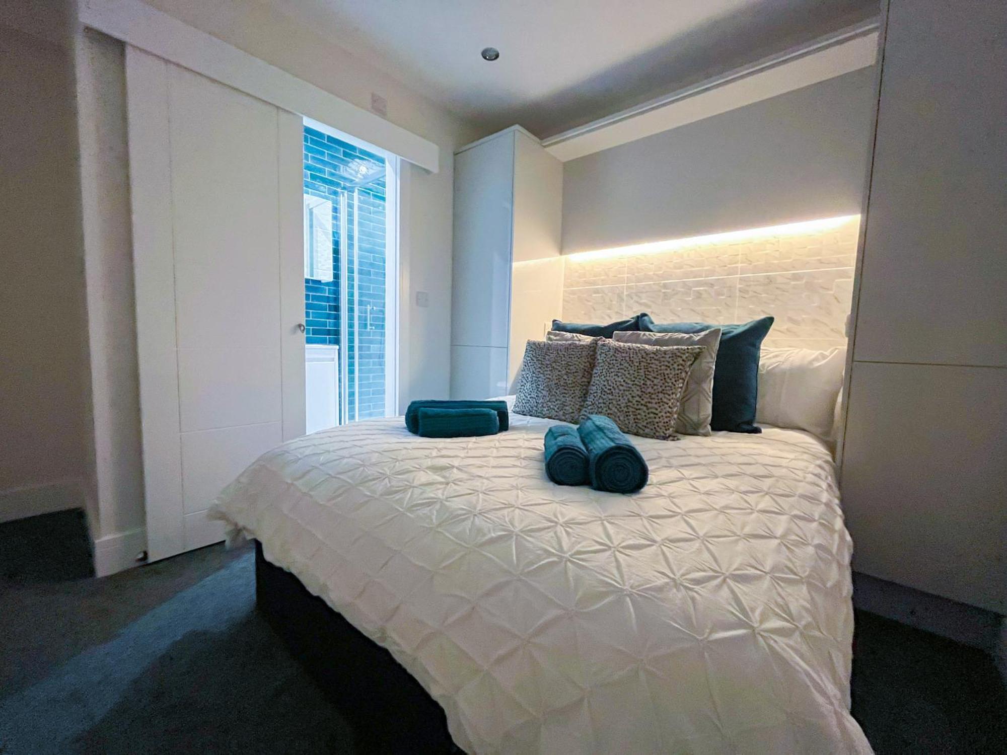 Luxury Property With Hot Tub And Sea Views Oystermouth 외부 사진